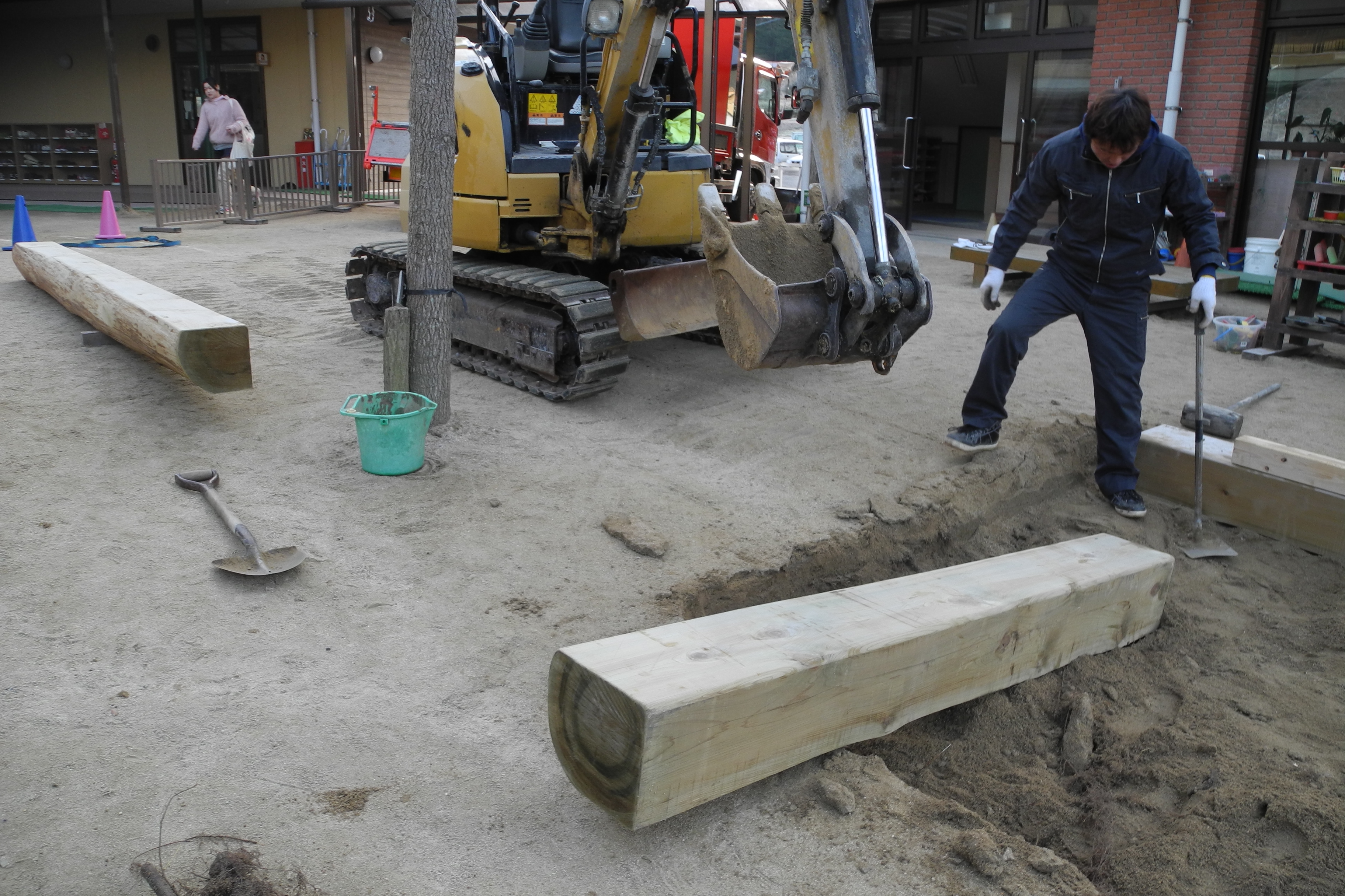 砂場が新しくなりました。